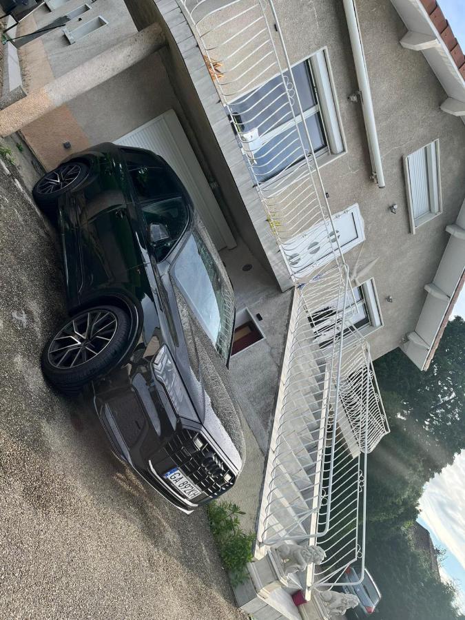 Joli Appartement Au Calme Avec Place De Parking Prive Saint-Jean-Bonnefonds Extérieur photo